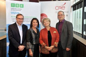 Cr&Atilde;&copy;dit : &Acirc;&copy; Denis Bernier, UQAM De gauche &Atilde;&nbsp; droite : Docteur Louis Drouin, responsable du secteur Environnement urbain et sant&Atilde;&copy; de la DSP de l'Agence de la sant&Atilde;&copy; et des services sociaux de Montr&Atilde;&copy;al; Mme Manon Barbe, pr&Atilde;&copy;sidente de la CR&Atilde; de Montr&Atilde;&copy;al; madame Louise Vandelac, directrice de l&acirc;Institut des sciences de l&acirc;environnement (ISE) - UQAM; M. &Atilde;ric Duchemin, professeur associ&Atilde;&copy; &Atilde;&nbsp; ISE-UQAM et membre du Collectif de recherche sur l'am&Atilde;&copy;nagement paysager et l'agriculture urbaine durable (CRAPAUD).