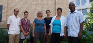 De gauche à droite : M. Ismaël Hautecoeur, architecte paysagiste - Mme Lena Guezennec, apicultrice, CRAPAUP - Mme Josée Belleau, agent de développement, CRÉ de Montréal - Mme Sophie Malavoy, directrice, Coeur des sciences - M. Nel Ewane, agronome De gauche à droite : M. Ismaël Hautecoeur, architecte paysagiste - Mme Lena Guezennec, apicultrice, CRAPAUP - Mme Josée Belleau, agent de développement, CRà de Montréal - Mme Sophie Malavoy, directrice, Coeur des sciences - M. Nel Ewane, agronome